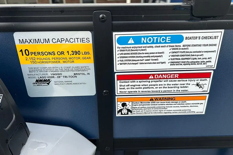 Slide: The Image of Viaggio Lago V-R 2025 boat capacity and safety warnings, 10-person limit, 150 horsepower engine. - 31