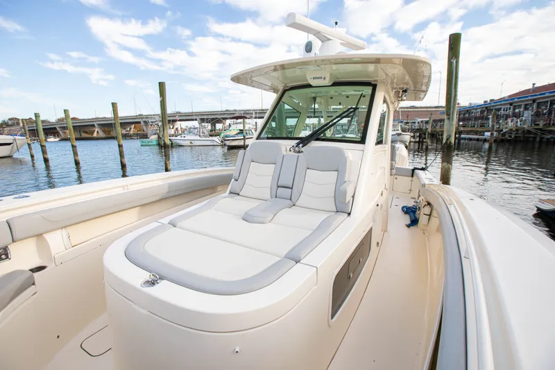 Slide: The Image of Scout 355 LXF 2019 - 26