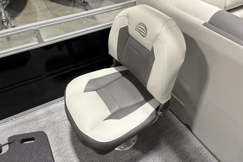 Slide: The Image of Interior of 2026 Sun Tracker Fishin' Barge 22 DLX with cup holders. - 30