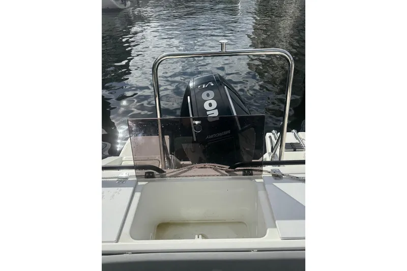 Slide: The Image of 2024 Beneteau Flyer 7 SPACEdeck with Mercury outboard engine on water. - 10