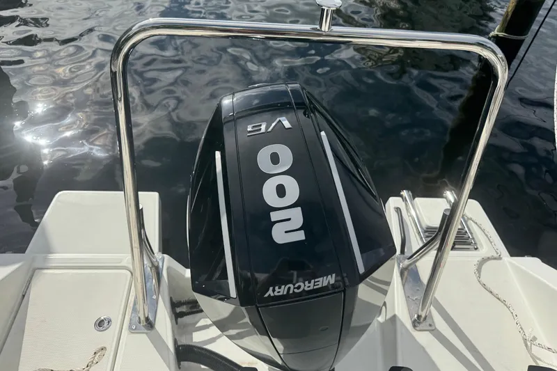 Slide: The Image of Outboard motor on 2024 Beneteau Flyer 7 SPACEdeck, featuring Mercury 200 V6 engine. - 18