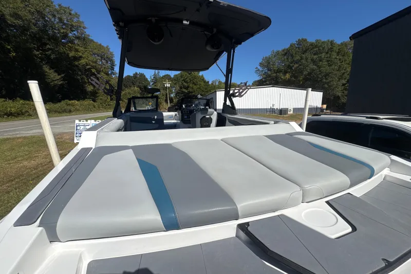 Slide: The Image of FBC Service Promise: Engine warranty, financing, certified maintenance, free water training. Freedom Boat Club logo. - 4