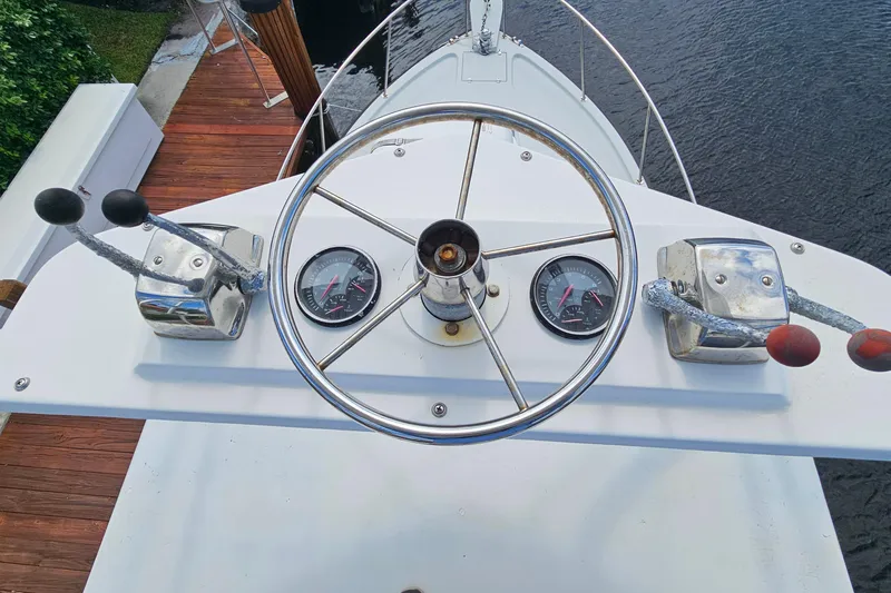 Slide: The Image of 1987 Rampage 28 Sportsman boat bow view on water. - 19