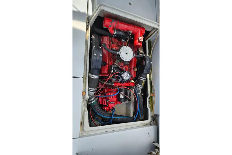 Slide: The Image of Rusty mechanical component on a 1987 Rampage 28 Sportsman boat. - 47