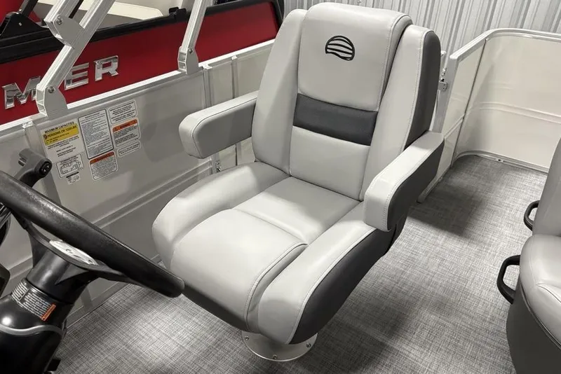 Slide: The Image of Captain's chair on 2026 Sun Tracker Party Barge 18 DLX pontoon boat. - 19