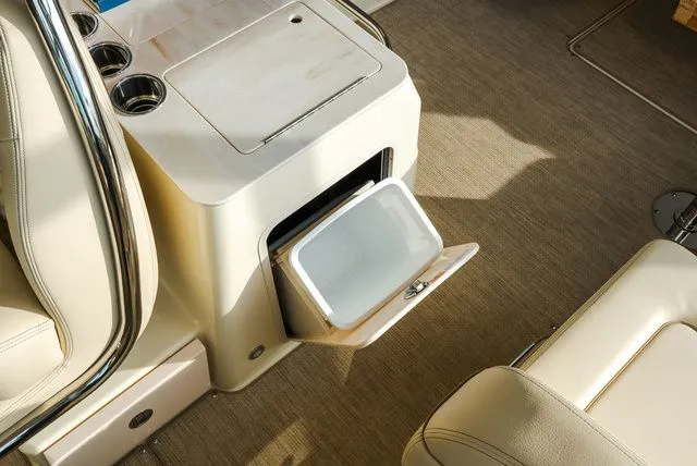 Slide: The Image of Chris-Craft 28 Calypso 2026 - 11