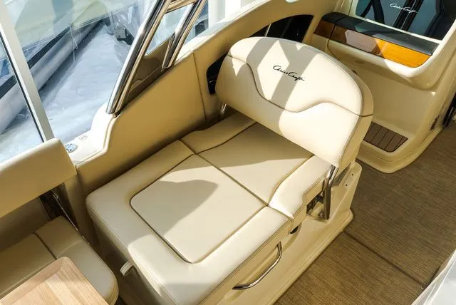 Slide: The Image of Chris-Craft 28 Calypso 2026 - 13