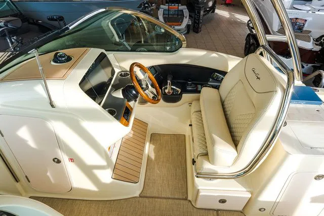 Slide: The Image of Chris-Craft 28 Calypso 2026 - 17