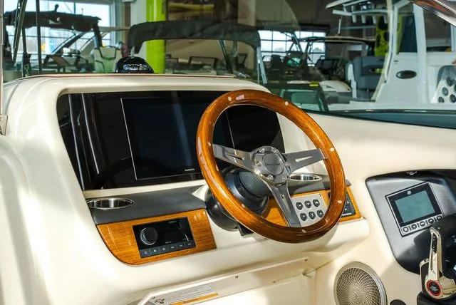 Slide: The Image of Chris-Craft 28 Calypso 2026 - 19