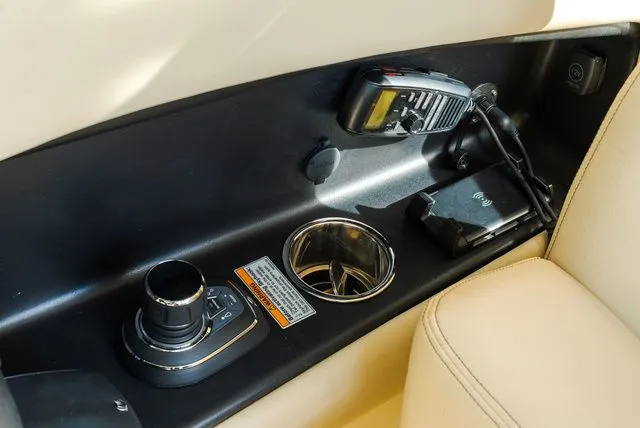 Slide: The Image of Chris-Craft 28 Calypso 2026 - 21