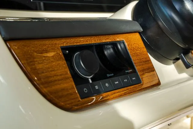 Slide: The Image of Chris-Craft 28 Calypso 2026 - 22