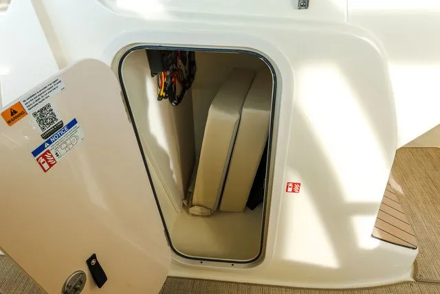 Slide: The Image of Chris-Craft 28 Calypso 2026 - 23