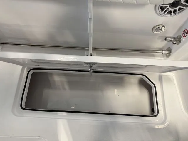 Slide: The Image of Stingray 253 CC 2026 - 16