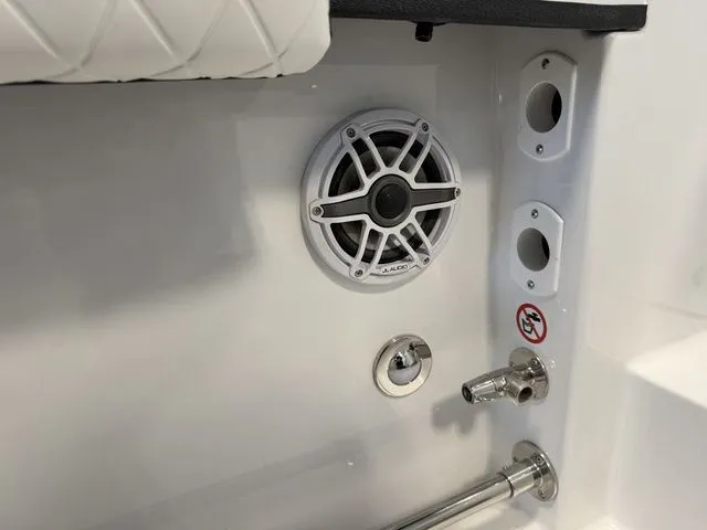 Slide: The Image of Stingray 253 CC 2026 - 17