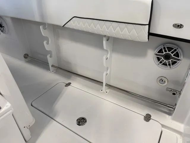 Slide: The Image of Stingray 253 CC 2026 - 18