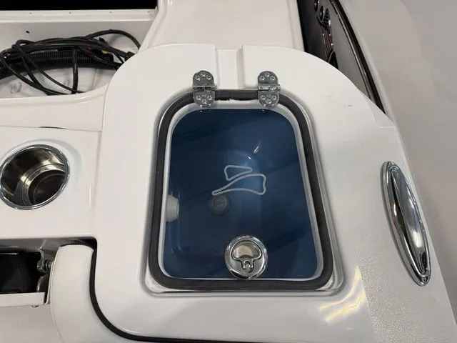 Slide: The Image of Stingray 253 CC 2026 - 5