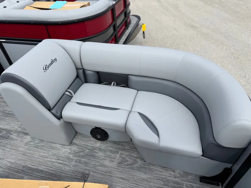 Slide: The Image of Bentley Pontoons LE 200 CW 2026 - 5