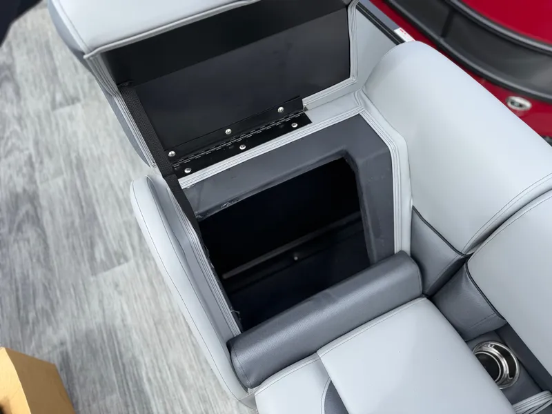 Slide: The Image of Bentley Pontoons LE 200 CW 2026 - 6