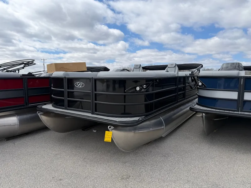 The Image of Bentley Pontoons Legacy 220 Swingback 2026 - 1