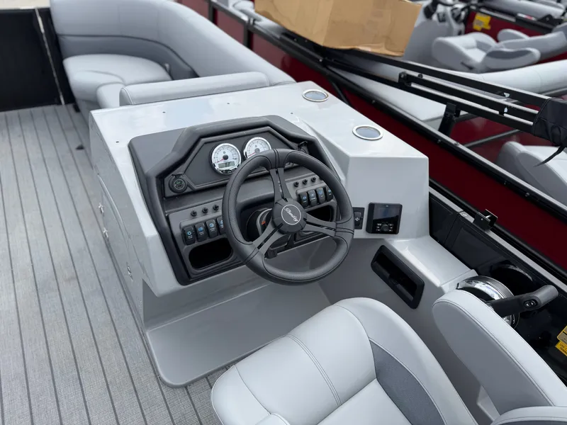 Slide: The Image of Bentley Pontoons Legacy 220 Swingback 2026 - 10