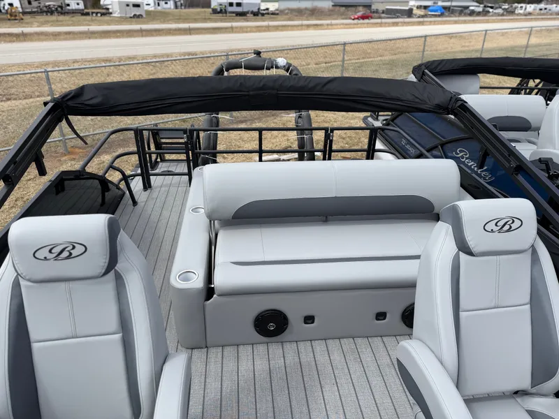 Slide: The Image of Bentley Pontoons Legacy 220 Swingback 2026 - 12