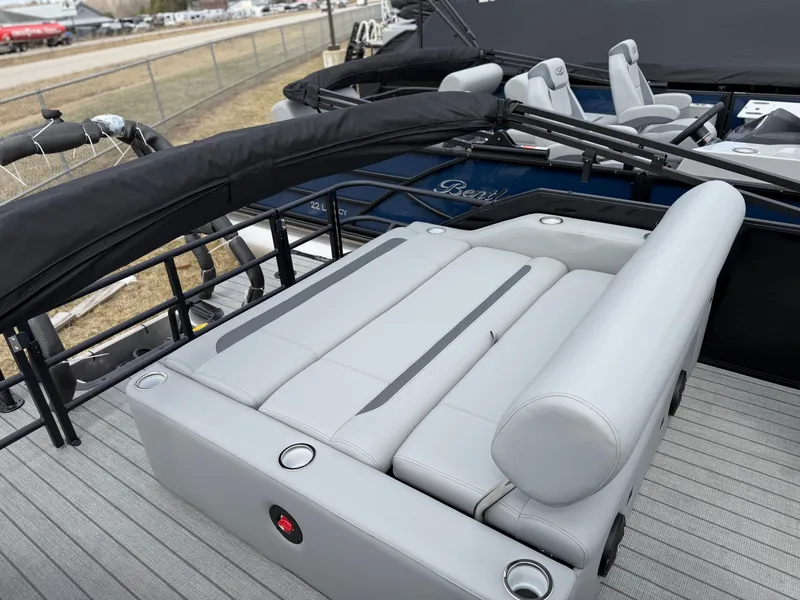 Slide: The Image of Bentley Pontoons Legacy 220 Swingback 2026 - 13