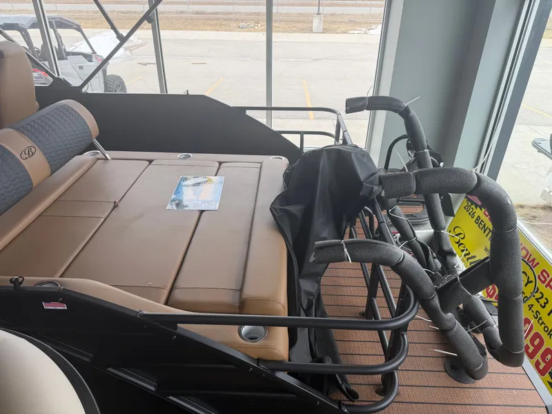 Slide: The Image of Bentley Pontoons Elite 223 SwingBack DC 2026 - 6