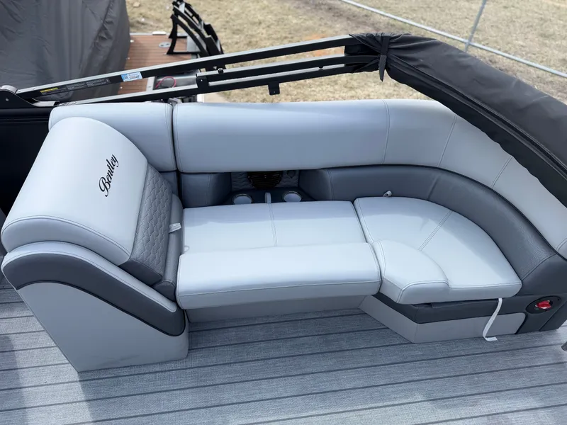 Slide: The Image of Bentley Pontoons Elite 223 Admiral 2026 - 13