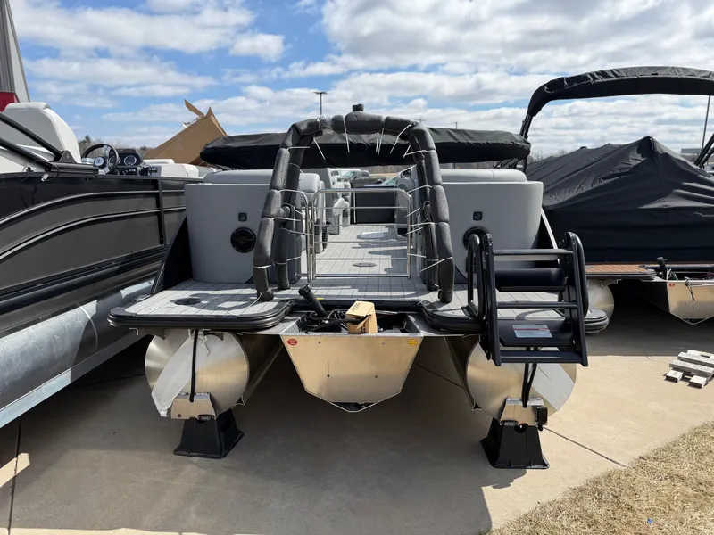 Slide: The Image of Bentley Pontoons Elite 223 Admiral 2026 - 3