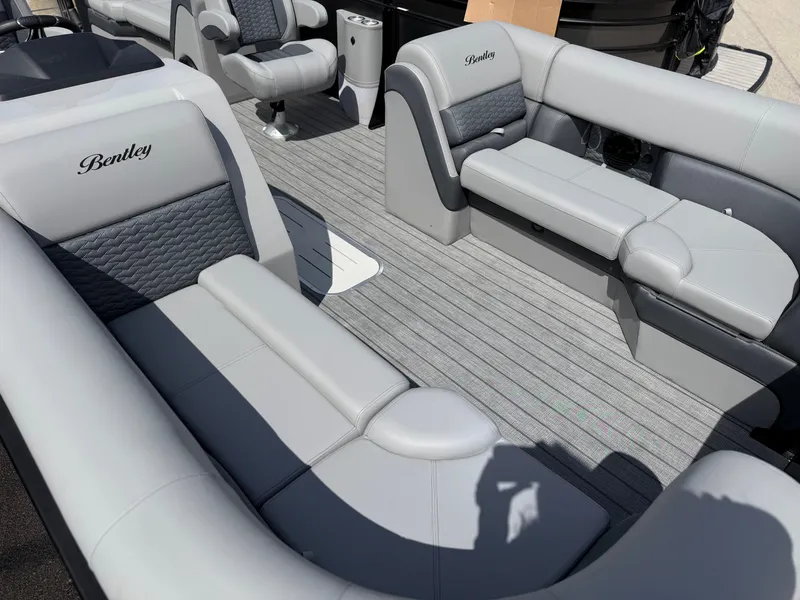 Slide: The Image of Bentley Pontoons Elite 223 Admiral 2026 - 5