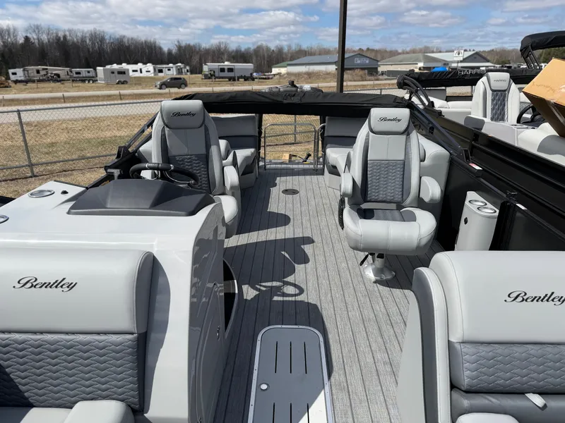 Slide: The Image of Bentley Pontoons Elite 223 Admiral 2026 - 7