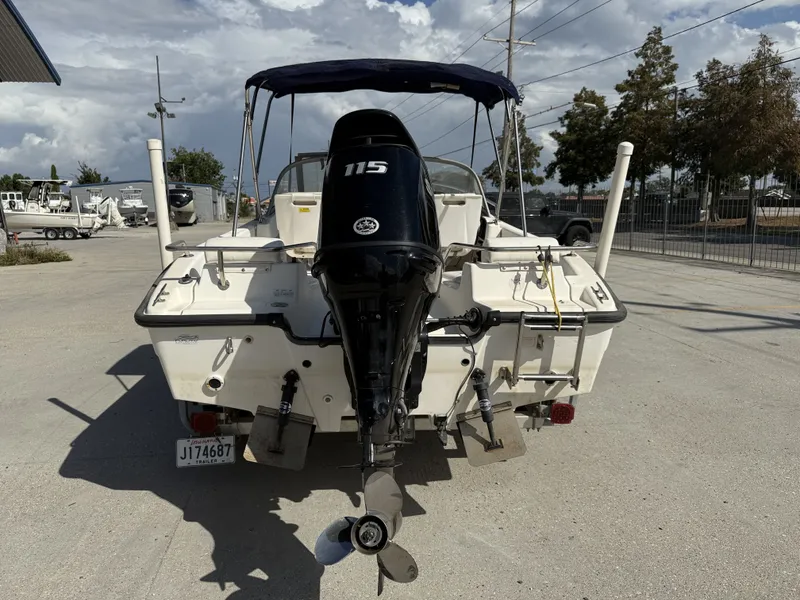 Slide: The Image of Boston Whaler Ventura 160 2002 - 13