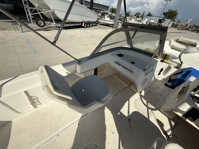 Slide: The Image of Boston Whaler Ventura 160 2002 - 14