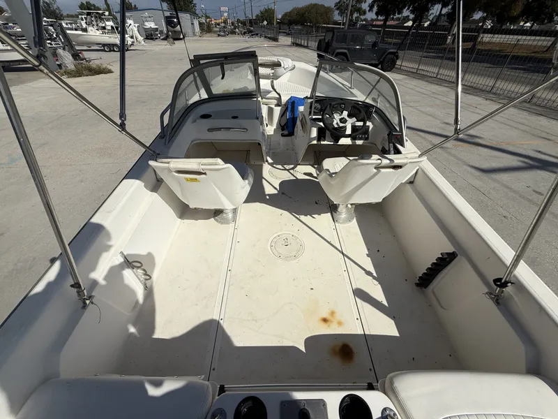 Slide: The Image of Boston Whaler Ventura 160 2002 - 6