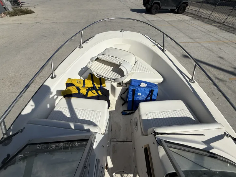 Slide: The Image of Boston Whaler Ventura 160 2002 - 8