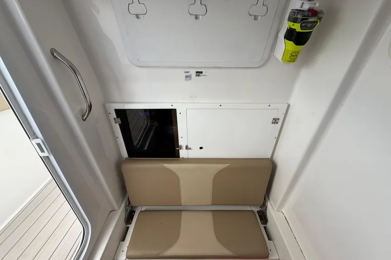 Slide: The Image of Sea Pro 320 DLX Offshore 2023 - 66