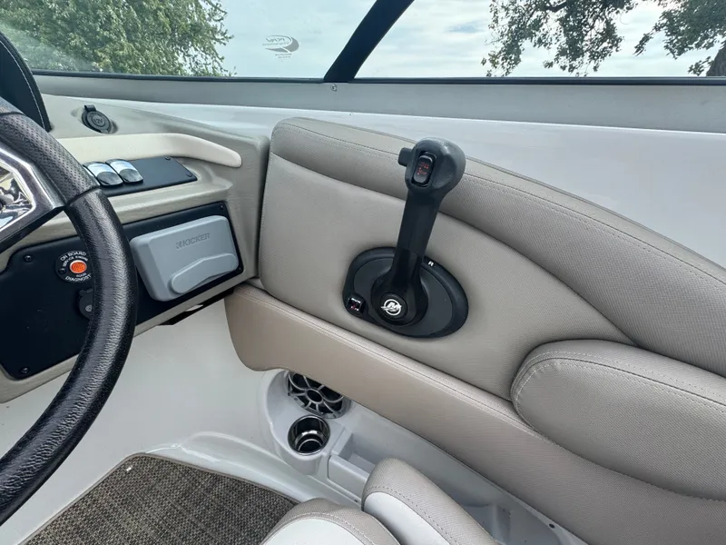 Slide: The Image of Crownline Boats E275 2019 - 13