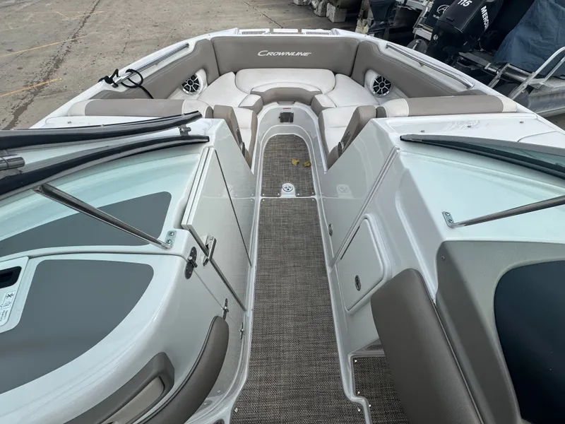Slide: The Image of Crownline Boats E275 2019 - 17