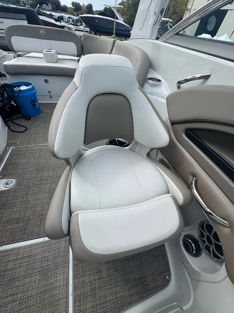 Slide: The Image of Crownline Boats E275 2019 - 22