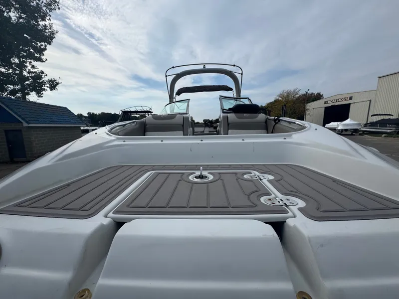 Slide: The Image of Crownline Boats E275 2019 - 3