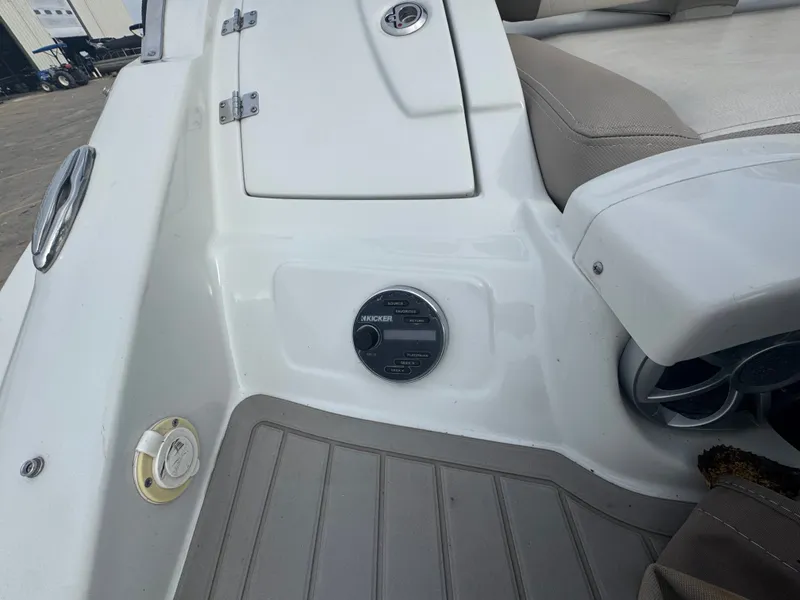 Slide: The Image of Crownline Boats E275 2019 - 8