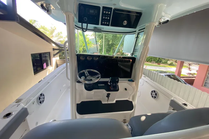 Slide: The Image of 2006 Everglades 290 Center Console boat interior with steering wheel and control panel. - 21