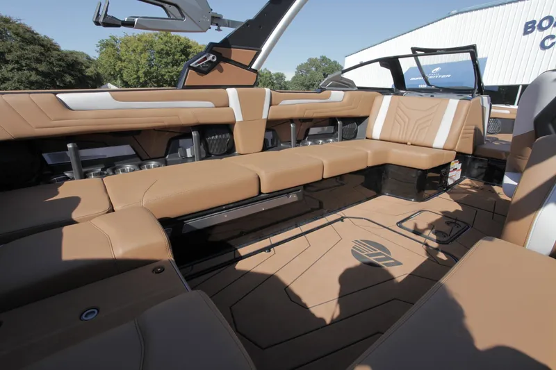 Slide: The Image of Malibu Wakesetter 25 LSV 2026 - 10