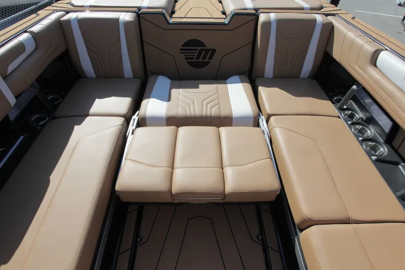 Slide: The Image of Malibu Wakesetter 25 LSV 2026 - 11