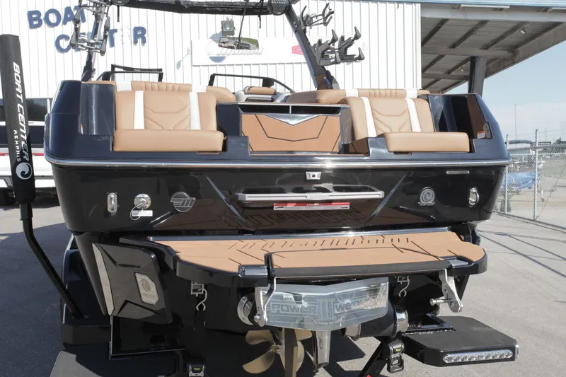 Slide: The Image of Malibu Wakesetter 25 LSV 2026 - 18