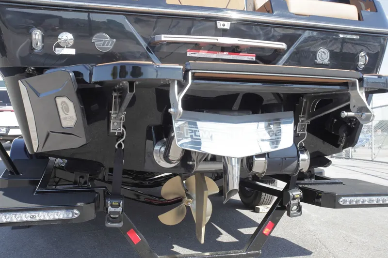 Slide: The Image of Malibu Wakesetter 25 LSV 2026 - 19