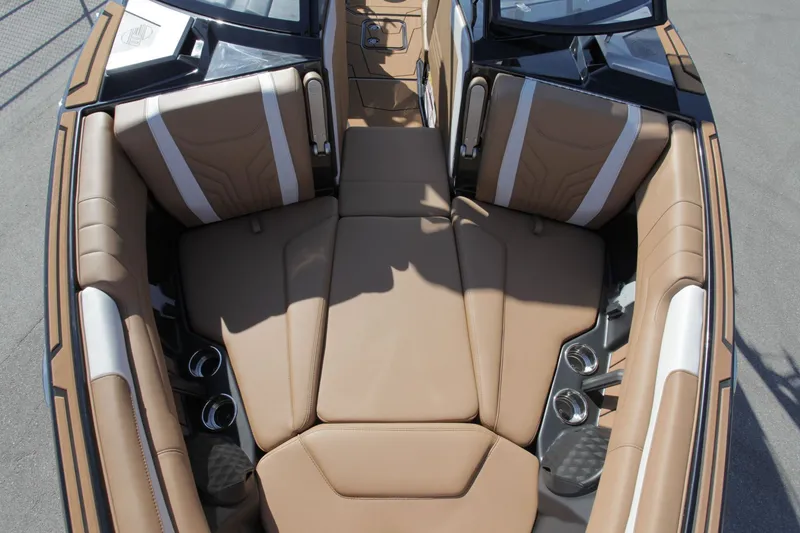 Slide: The Image of Malibu Wakesetter 25 LSV 2026 - 3