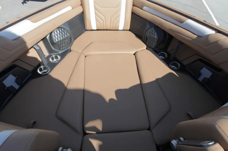 Slide: The Image of Malibu Wakesetter 25 LSV 2026 - 4