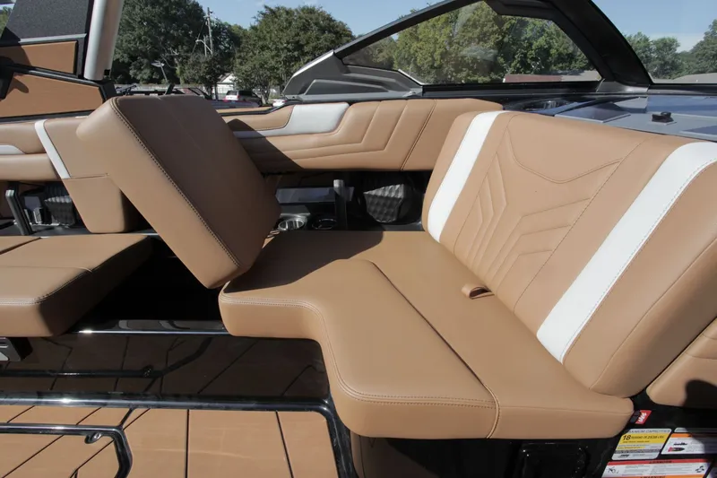 Slide: The Image of Malibu Wakesetter 25 LSV 2026 - 8