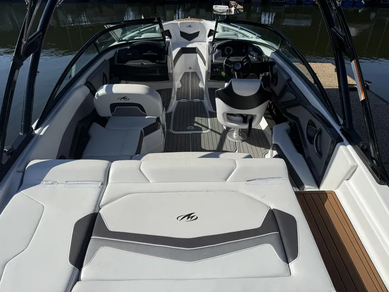 Slide: The Image of Monterey 218SS Super Sport 2017 - 10